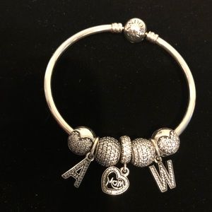 PANDORA BANGLE PLUS CHARMS